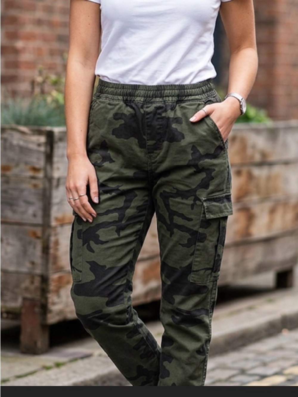 TNA Women's Camo Cargo Ankle Pants - Olive & Black